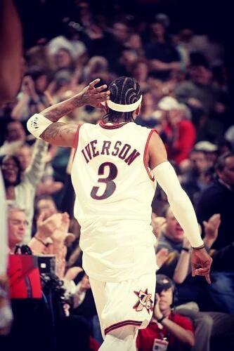 杜兰特三节28+8刷爆纪录：里程碑之夜击溃太阳 激情握拳怒吼庆祝（里程碑之夜！杜兰特三节28+8创纪录 率队击溃太阳握拳怒吼庆祝）