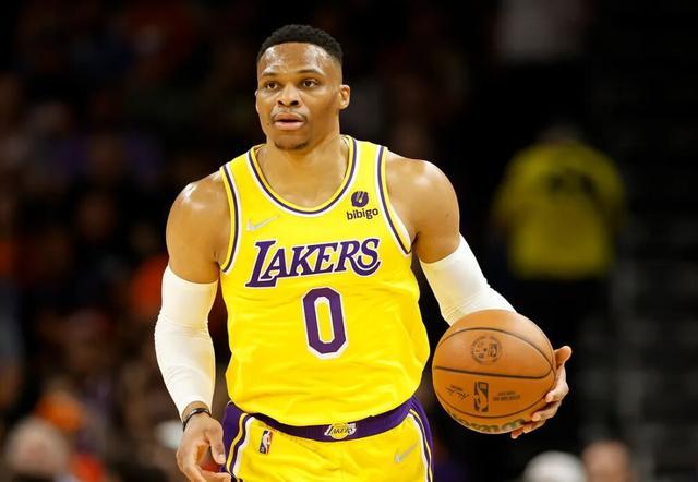 英超前瞻：曼城剑指三分紧追榜首，桑德兰变阵挑战强敌（英超前瞻：曼城力争三分逼近榜首，桑德兰变阵硬碰强敌）