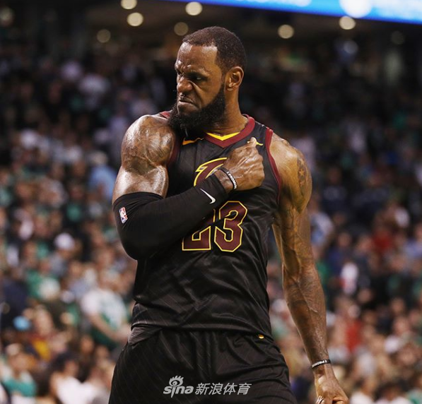 欧文快攻完成压哨上篮（欧文快攻读秒上篮得手）