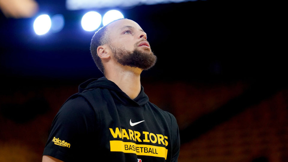 掘金约基奇三双末节爆发（掘金核心约基奇轰三双，末节接管比赛）